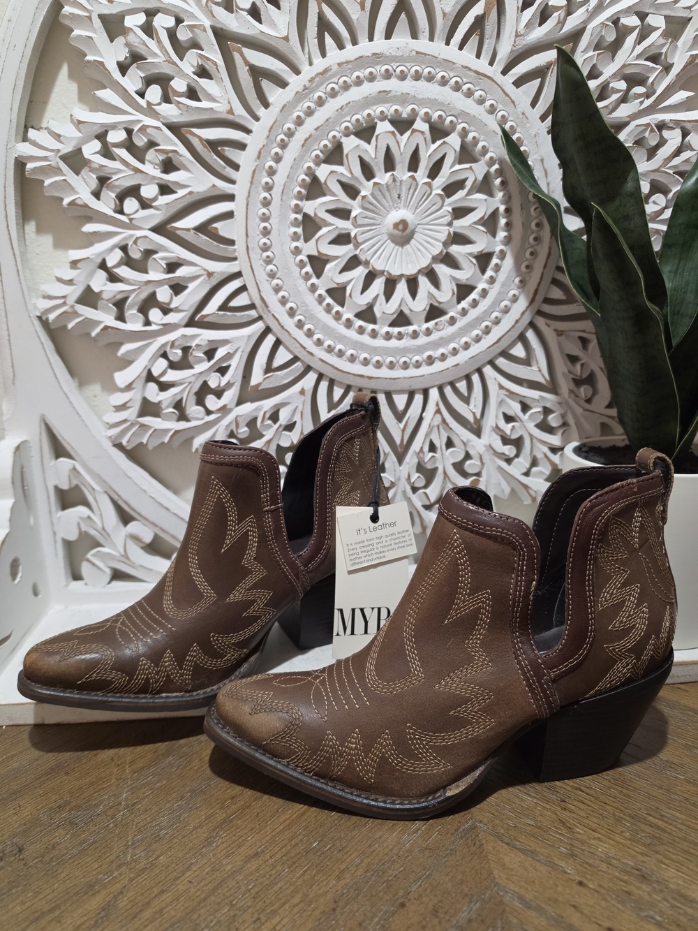 NEW Myra Bag Brown Western Ankle Boots - Embroidered Leather WOMENS SIZE 6